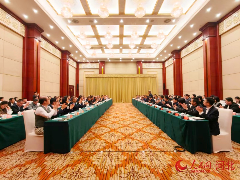1月27日，河北省特色产业集群企业与省政协港澳委员、海外侨胞代表对接会在石家庄举行。人民网记者 朱延生摄